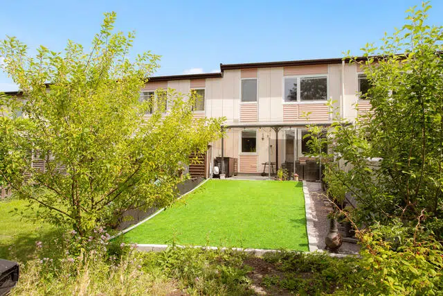 Image 1 of 2 of Lädersättravägen 42