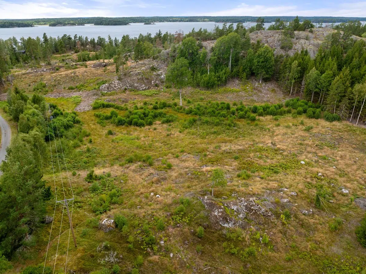 Image 1 of 18 of Björsholmsvägen
