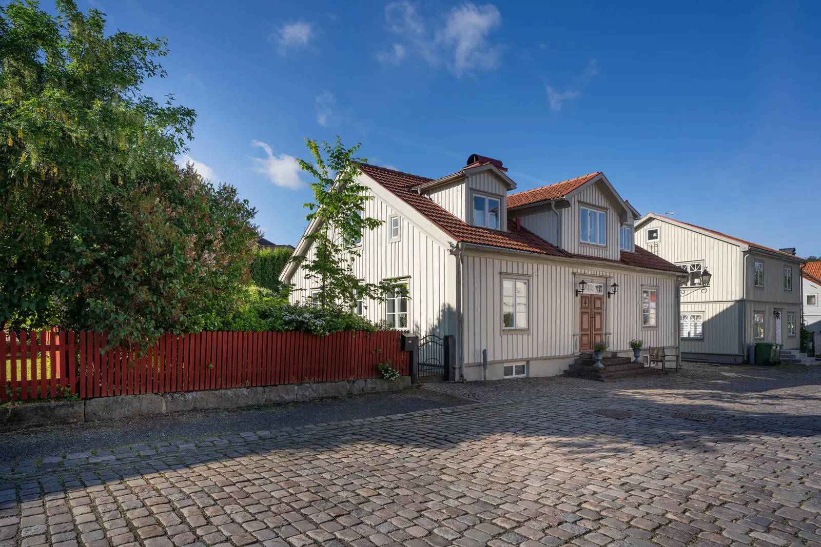 Image 1 of 41 of Smedbygatan 9