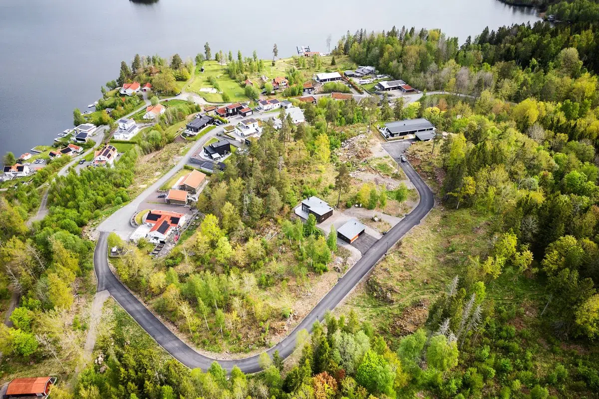 Bild 1 av 15 på Lövviken Lövudden 28