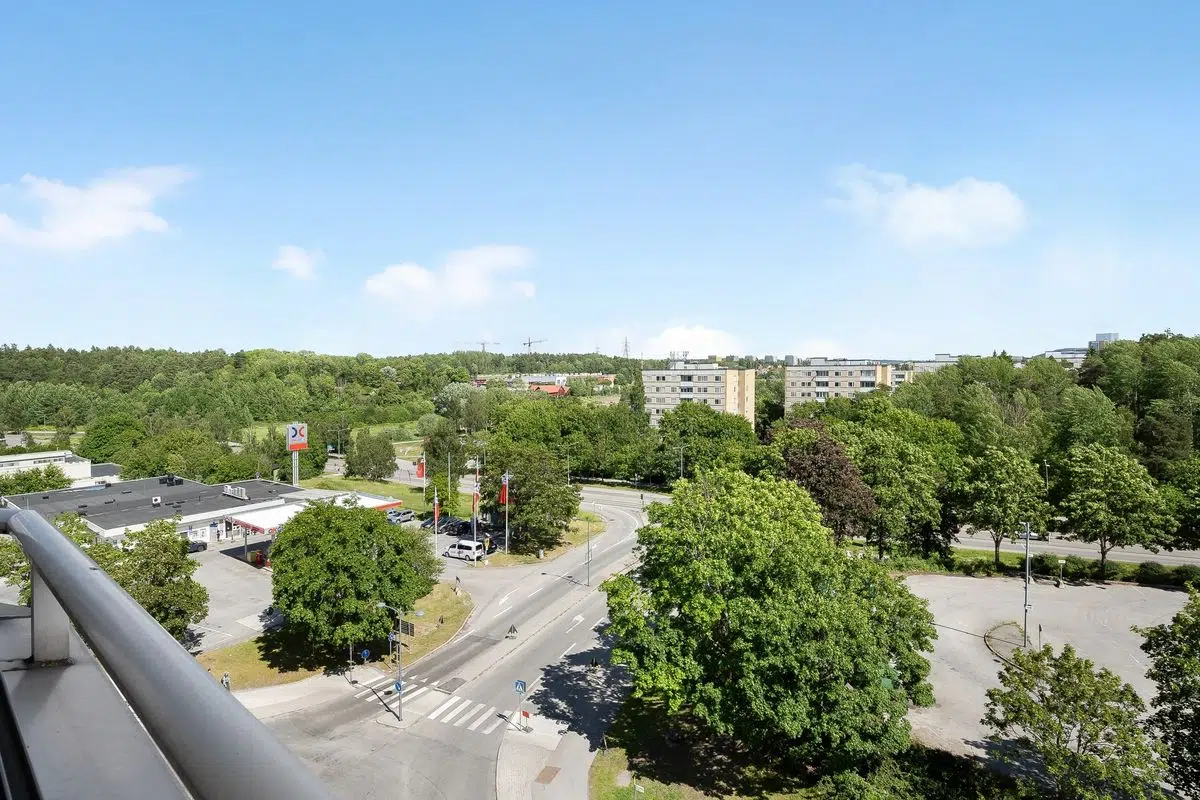 Bild 1 av 20 på Hallonbergsplan 2