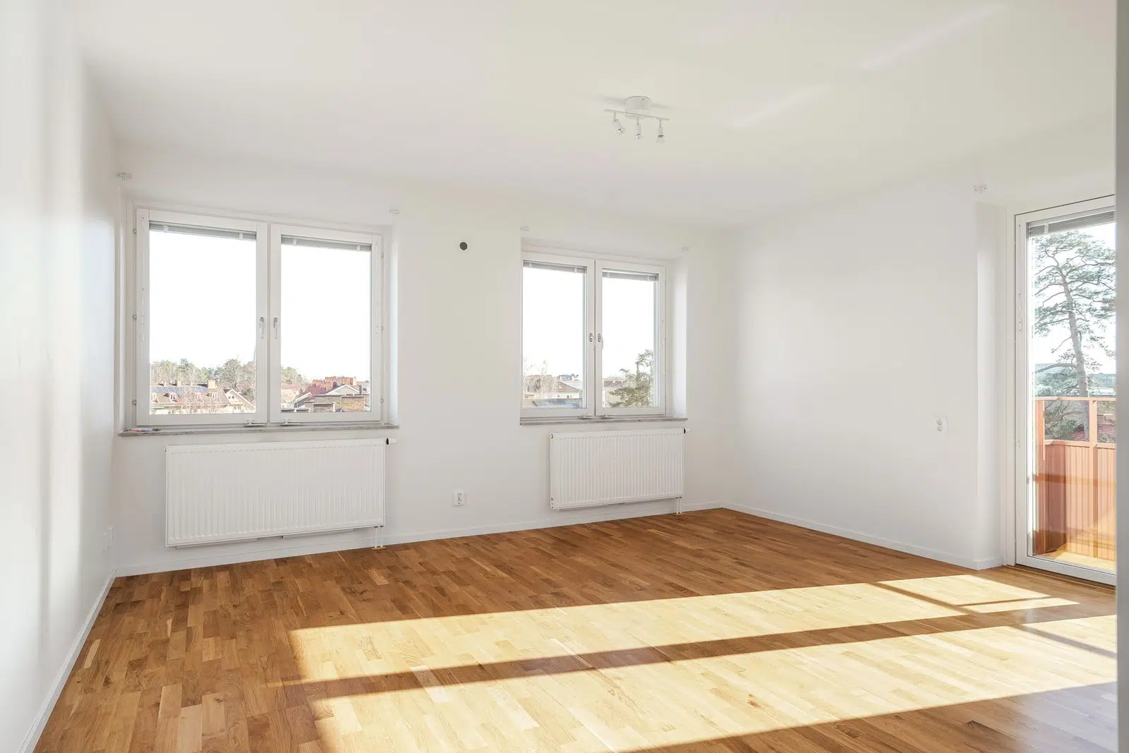 Bild 1 av 20 på Östsvängen 1B
