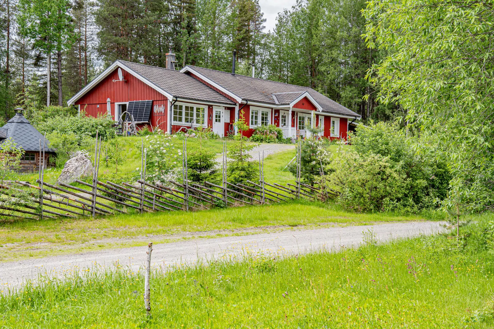 Image 1 of 21 of Lomselenäs 436