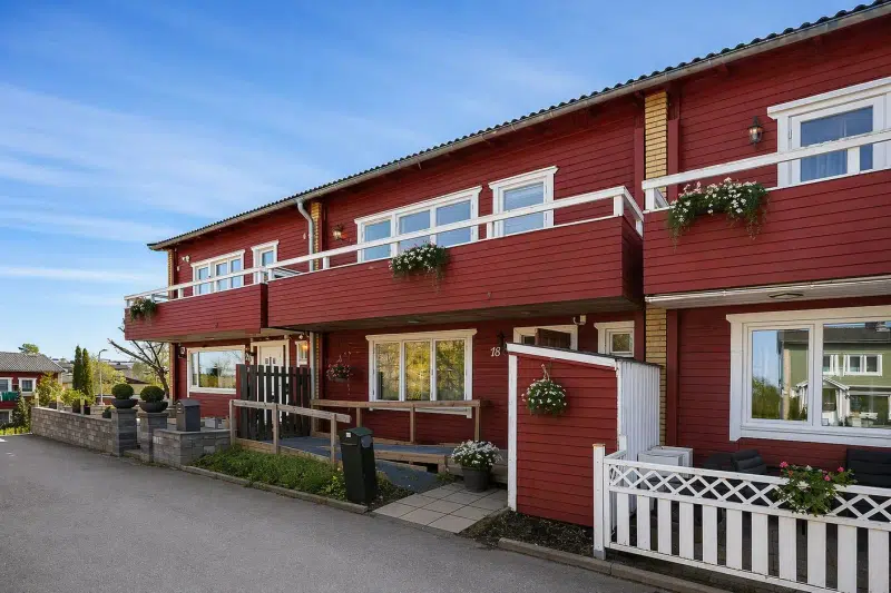 Semi-detached/terraced, 5 rooms, 139 m² in Skärholmen