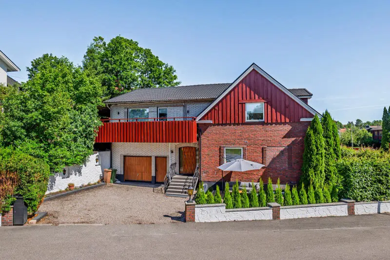 House, 8 rooms, 193 m² in Trollhättan