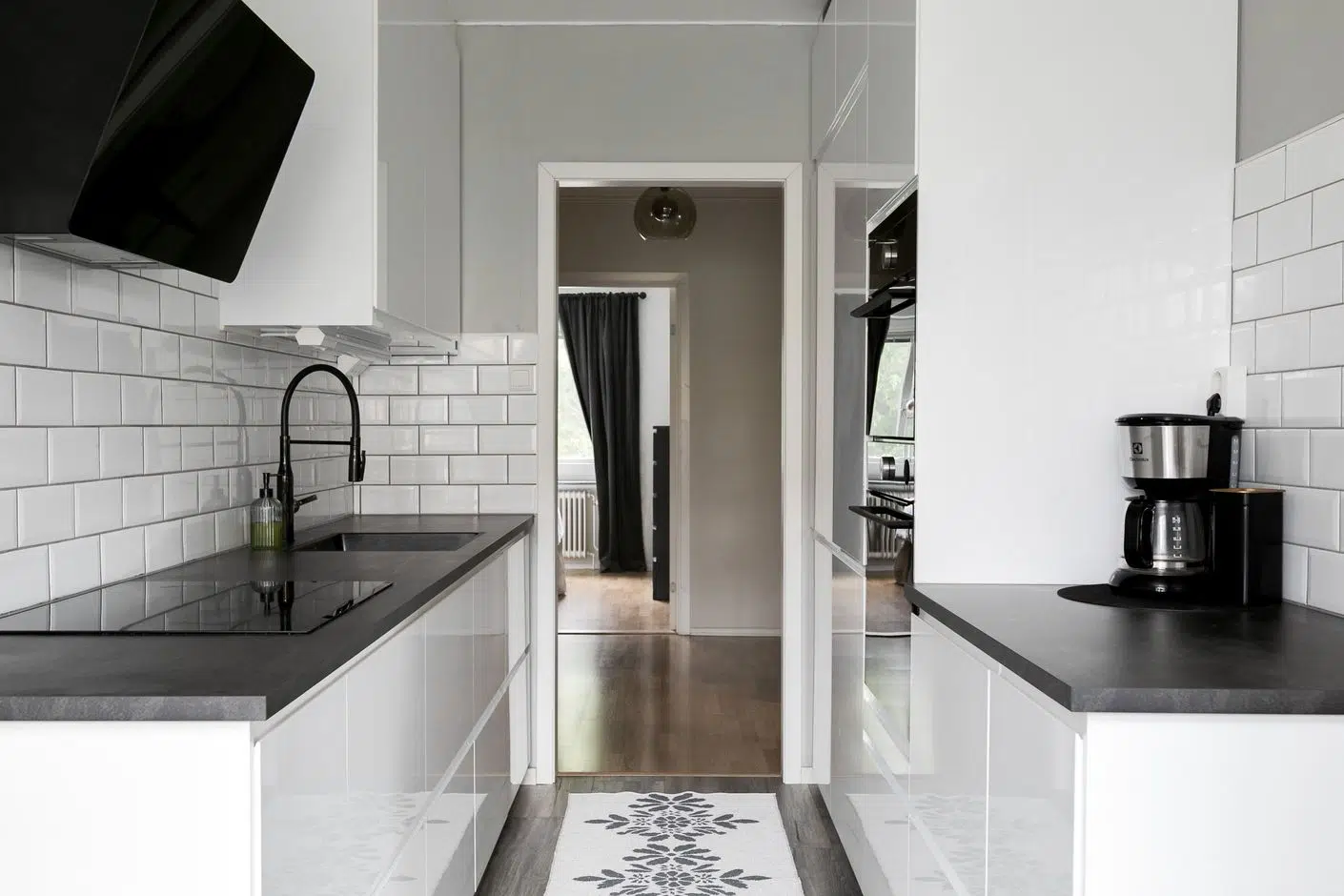 Image 1 of 21 of Skolgatan 15b