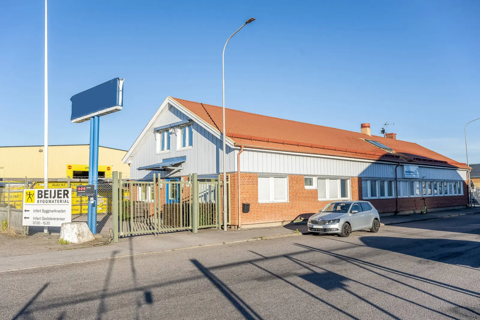 Image 1 of 17 of Exportgatan 42