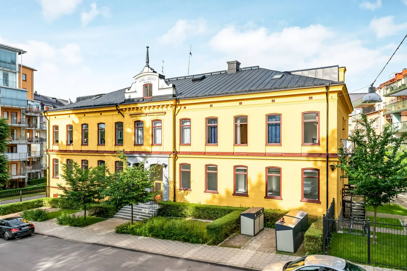 Image 1 of 21 of Plankgatan 52