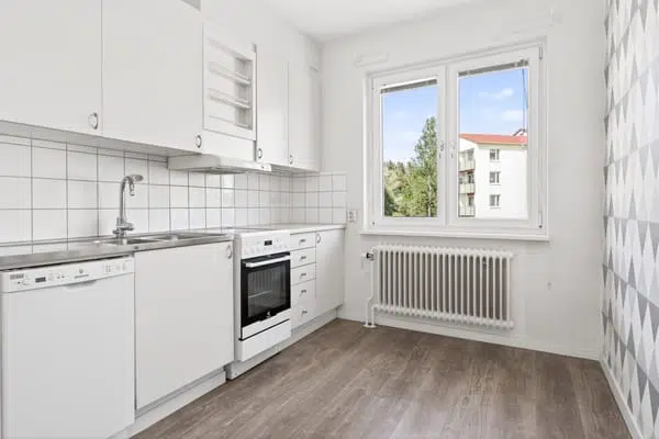 Image 1 of 17 of Tvärgatan