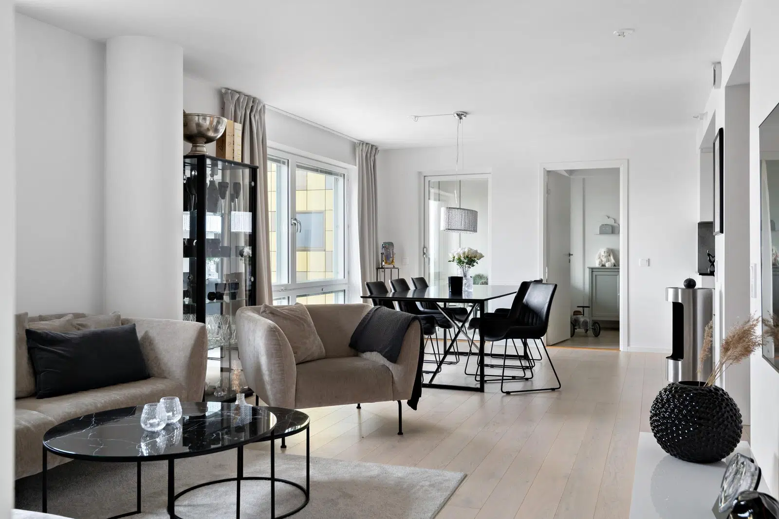 Bild 1 av 30 på Storgatan 82B