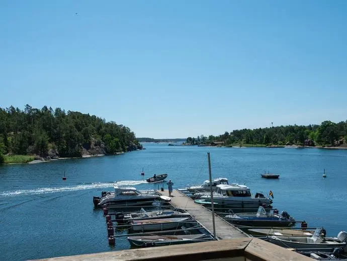Image 1 of 21 of Södermöja 128
