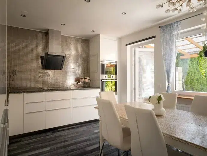 Semi-detached/terraced, 6 rooms, 131 m²