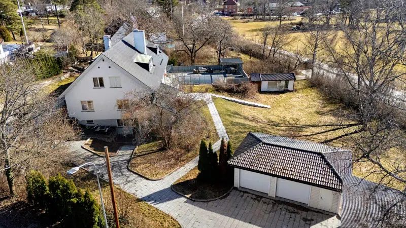 House, 392 m²