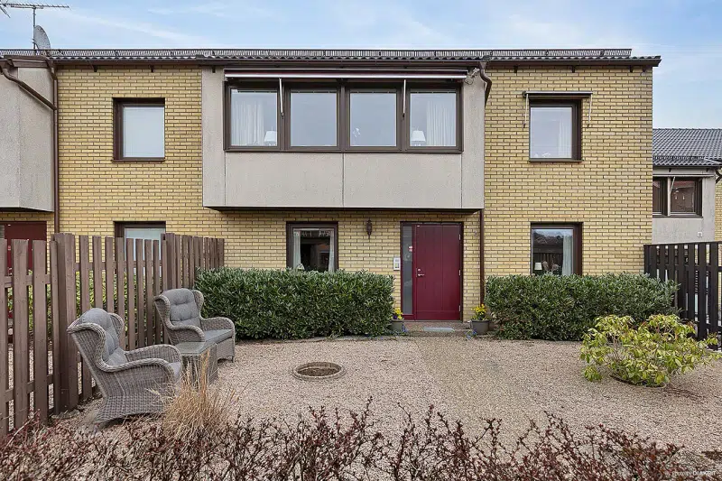 Semi-detached/terraced, 6 rooms, 153 m²