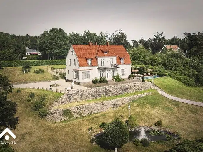 House, 13 rooms, 352 m²