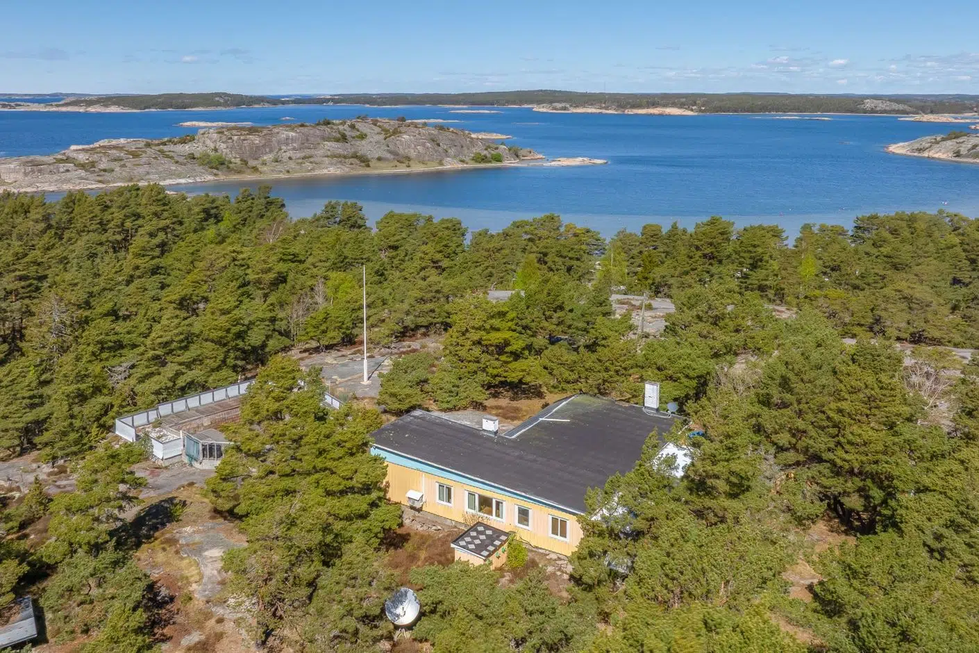 Image 1 of 1 of Romleborg 67