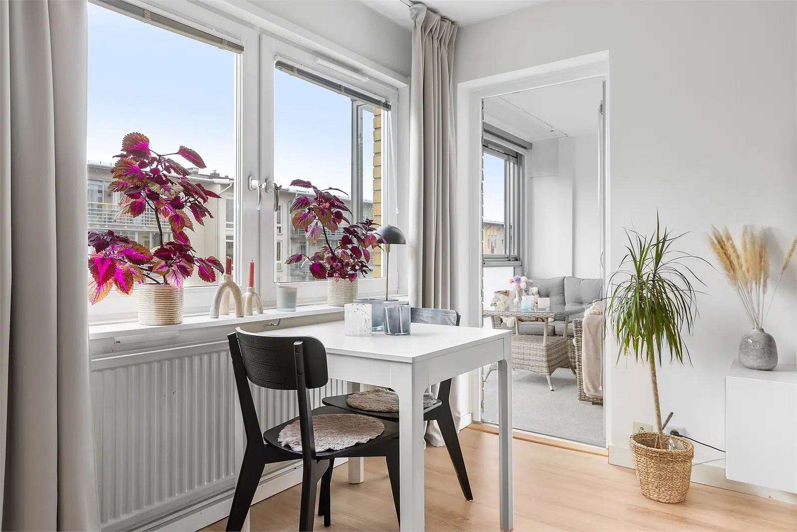 Bild 1 av 20 på Karlagatan 38