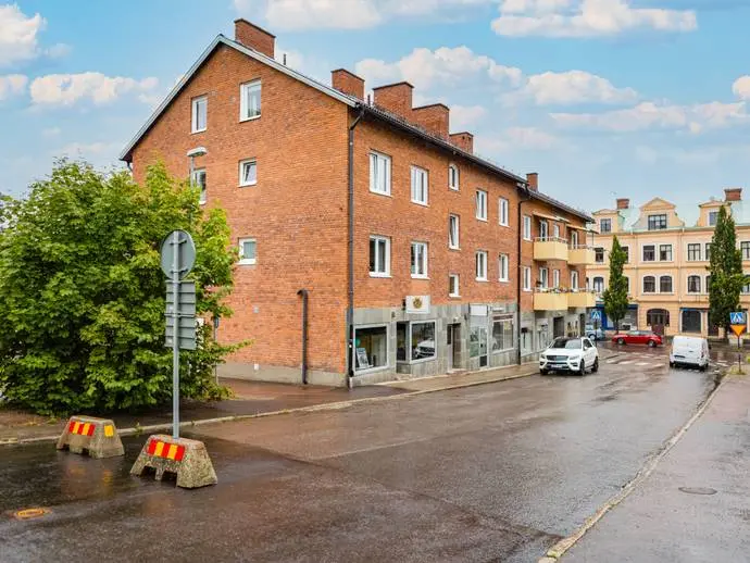 Image 1 of 17 of Skolgatan 2B