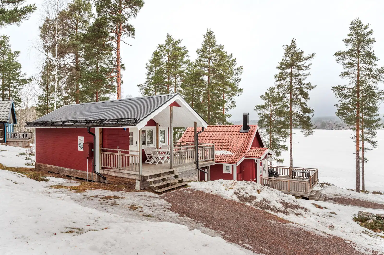Bild 1 av 21 på Främby Udde 20 (Stuga 10)