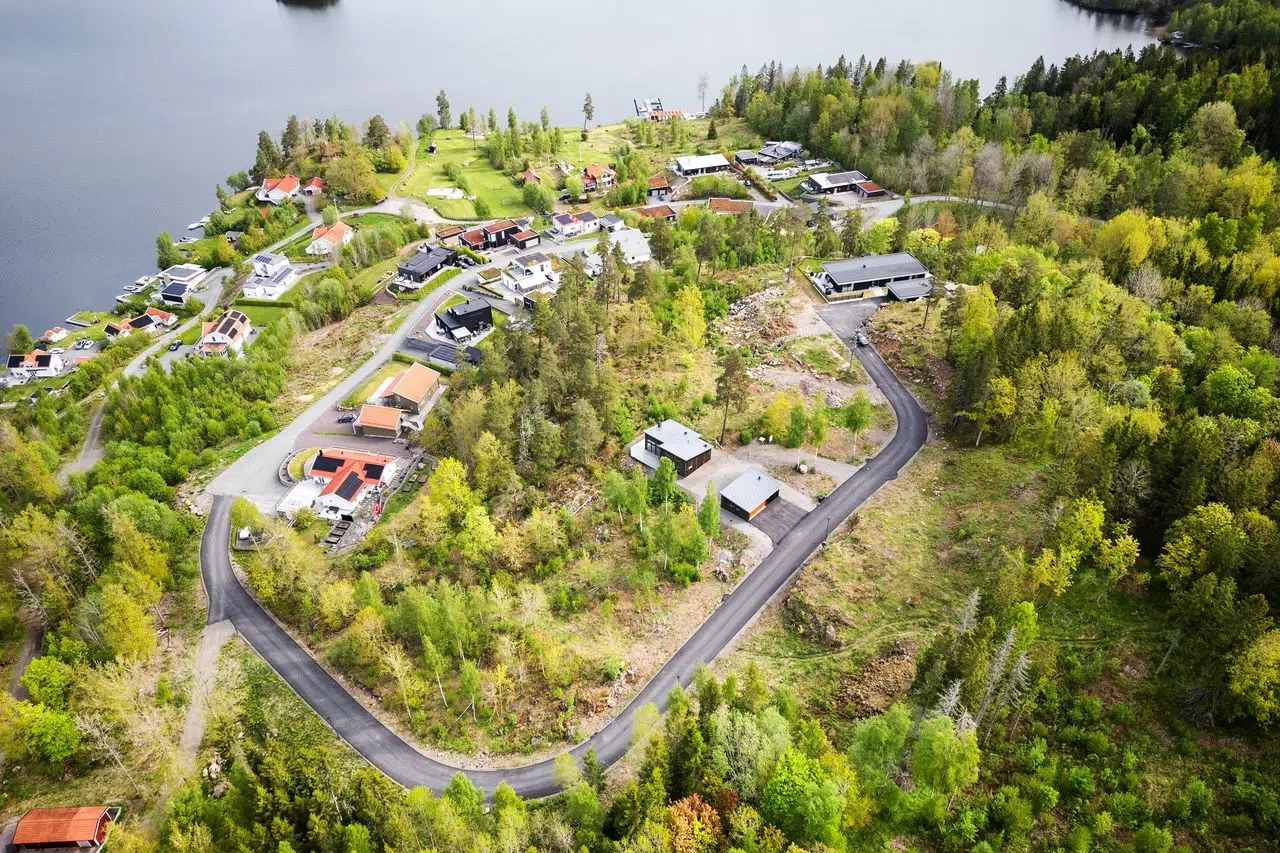 Bild 1 av 15 på Lövviken Lövudden 28