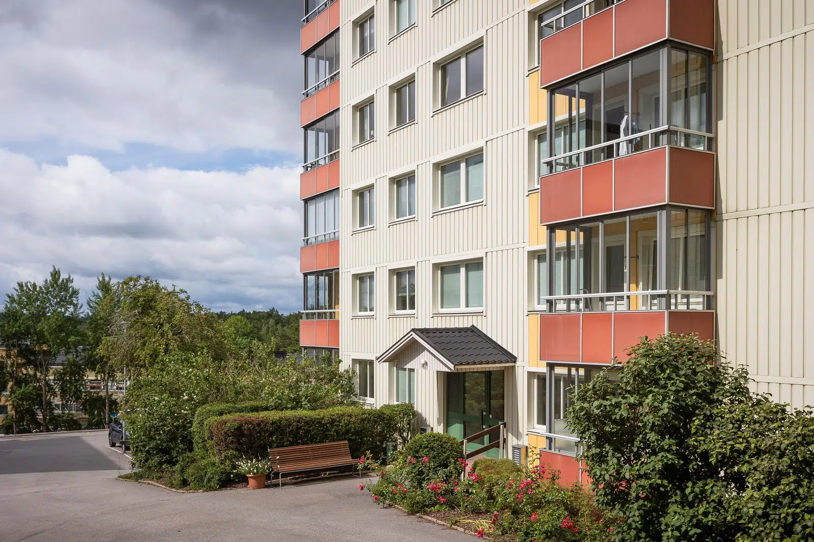 Image 1 of 17 of Östra Bergsgatan 1A