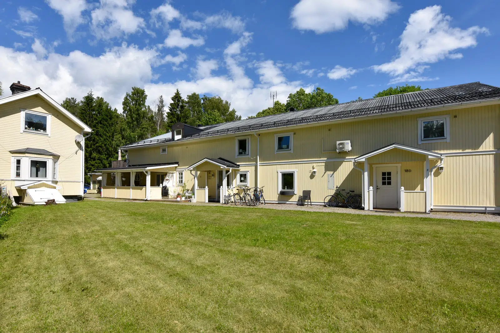 Image 1 of 21 of Långmorvägen 14, 16, 18A-E