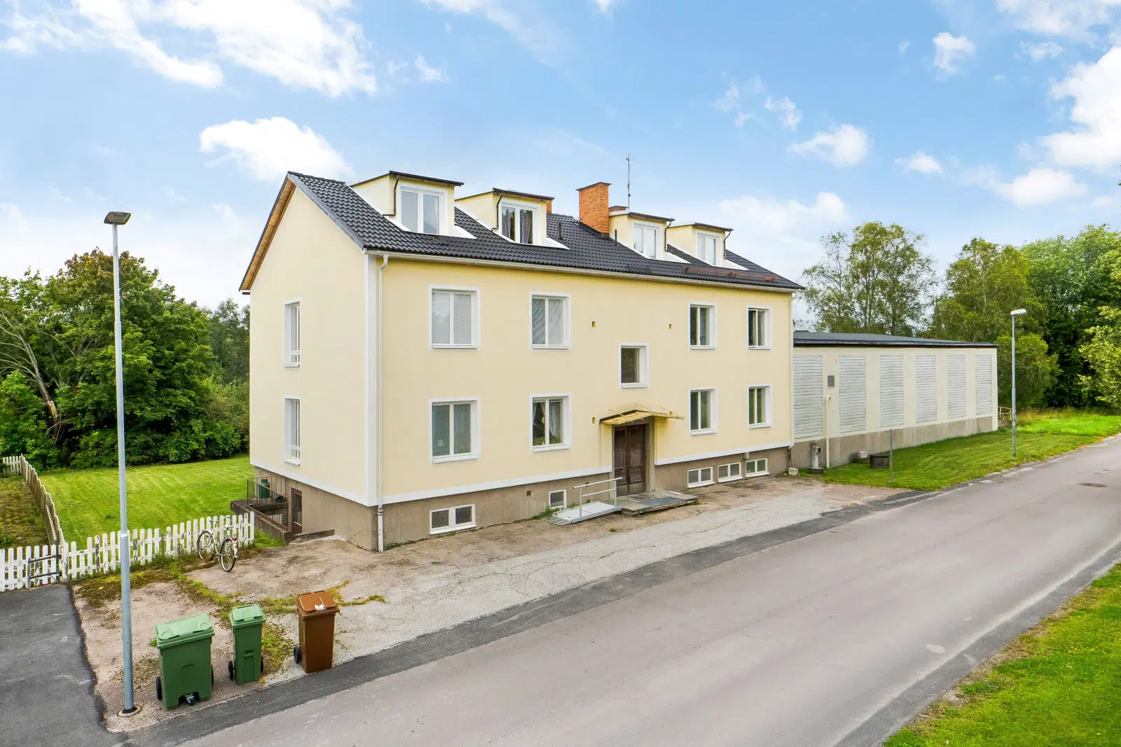 Image 1 of 20 of Formaregatan 25