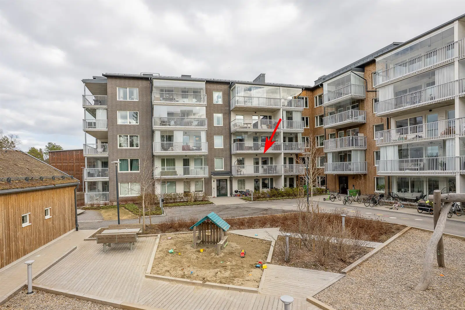 Image 1 of 21 of Kålhagsvägen 28a