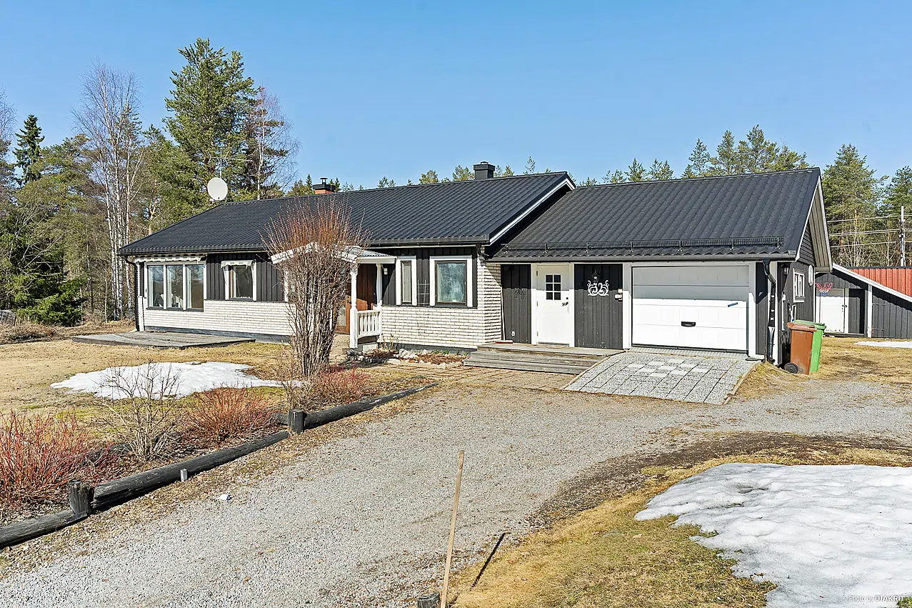 Bild 1 av 1 på Bergvägen 32