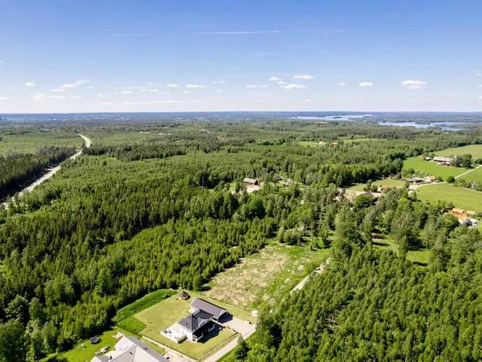 Image 1 of 11 of Tomt i Älmåsen