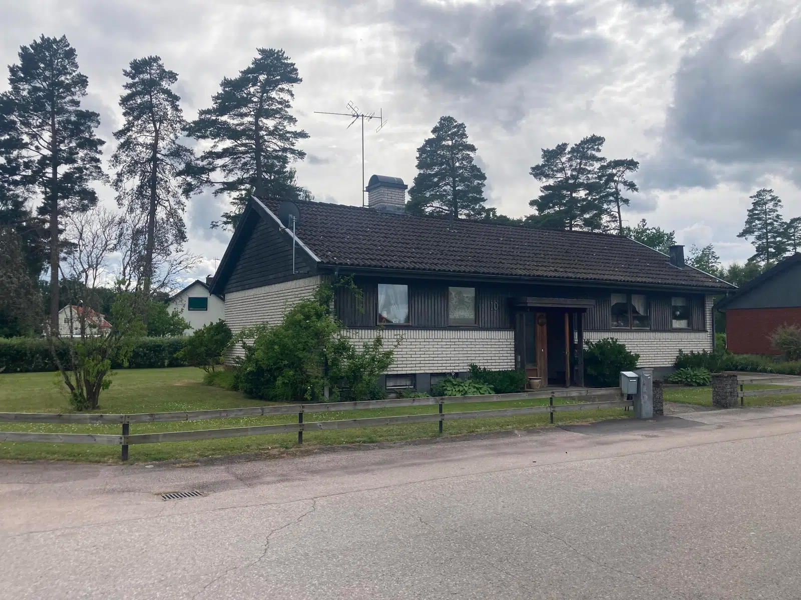 Image 1 of 21 of Vikgatan 10