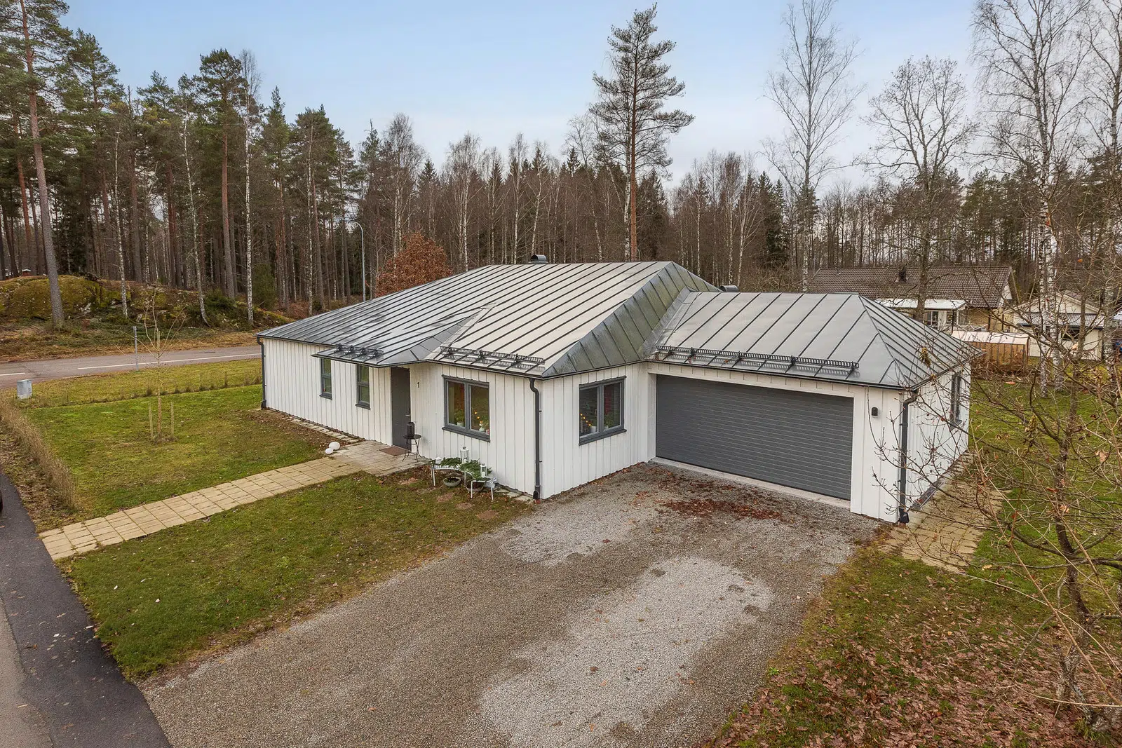 Image 1 of 21 of Krokusvägen 1