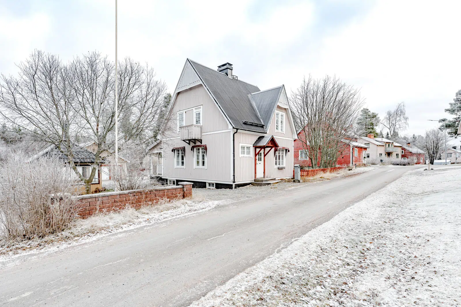 Bild 1 av 21 på Kapellvägen 9