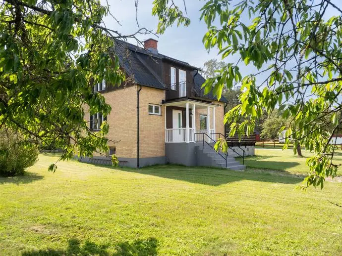 Image 1 of 21 of Halla Möllebos 311