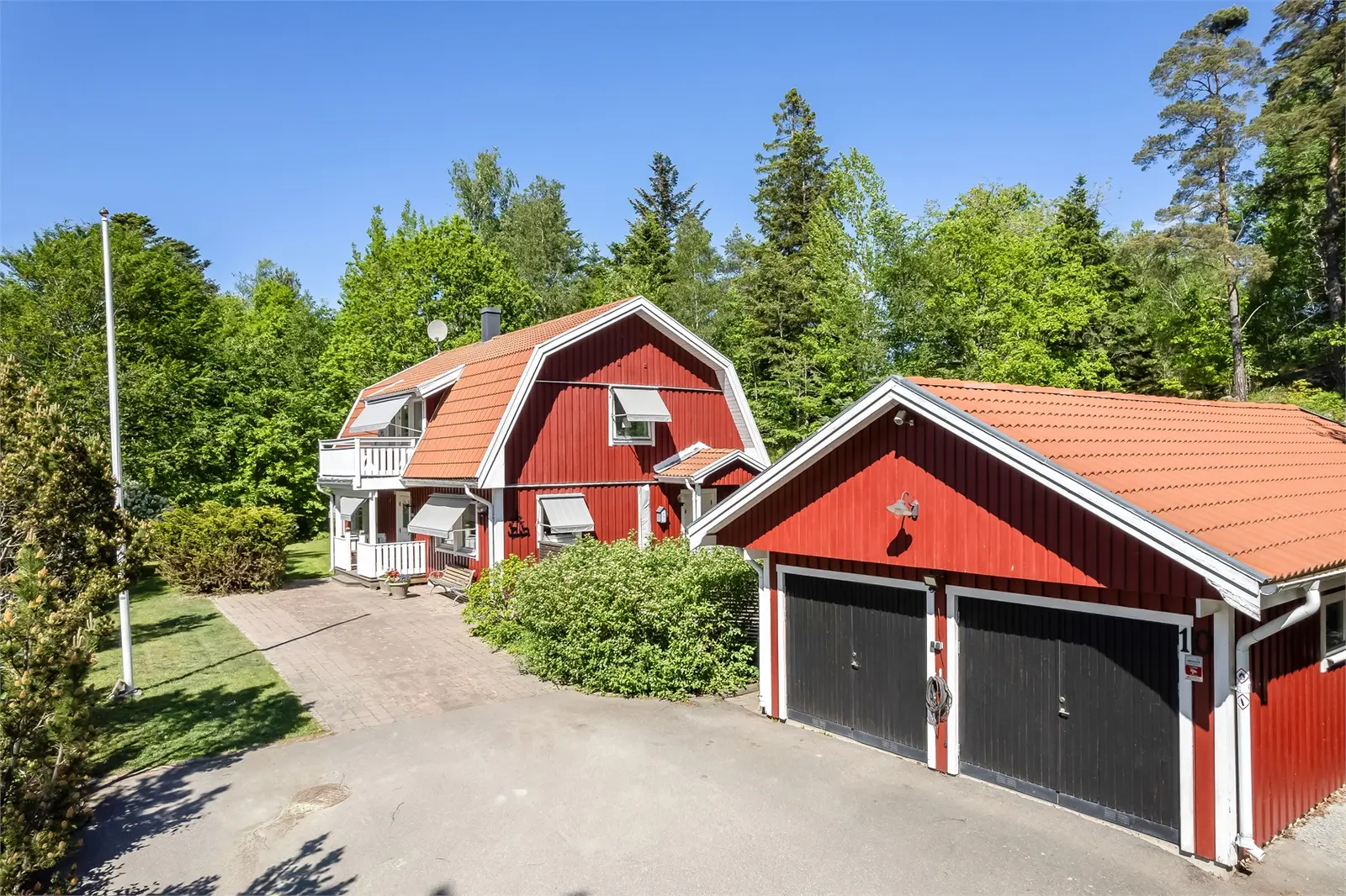 Bild 1 av 1 på Skogsbackavägen 10