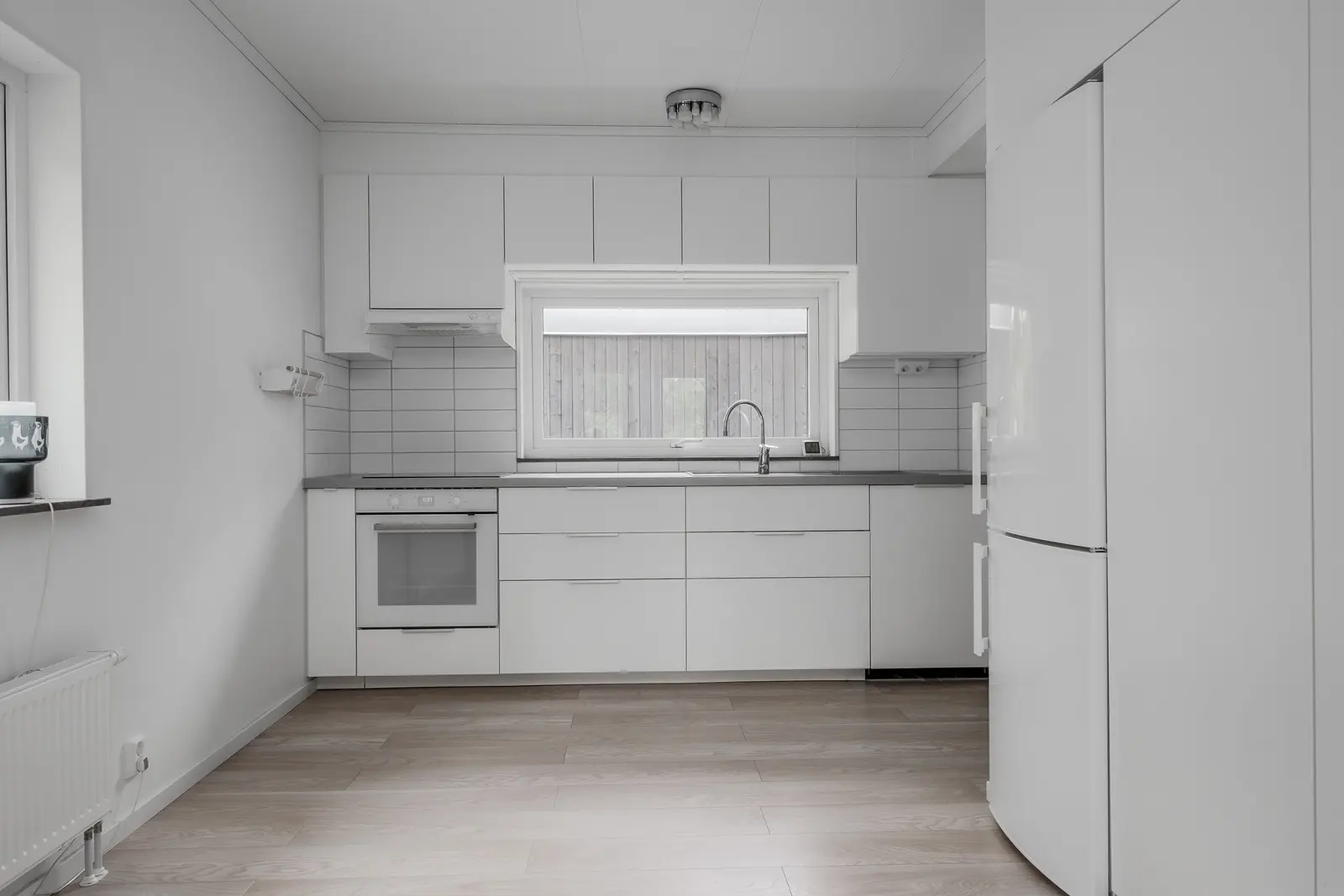 Image 1 of 21 of Solvändan 10