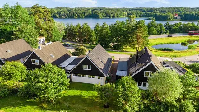 Villa, Pilfinkvägen 13, Botkyrka. Bild 1 av 1