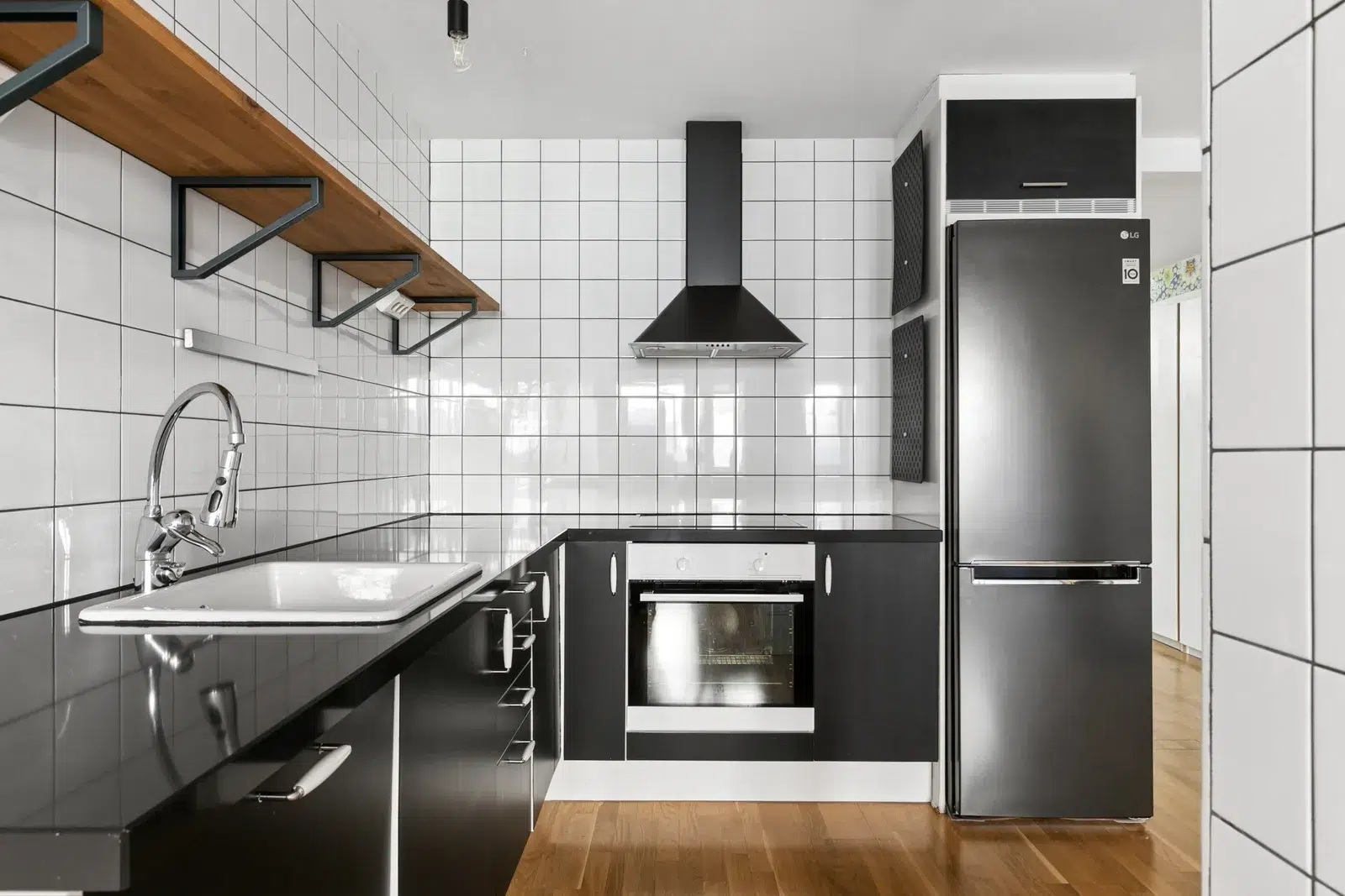 Apartment, Midsommarvägen 14, Stockholm. Photo 1 of 1
