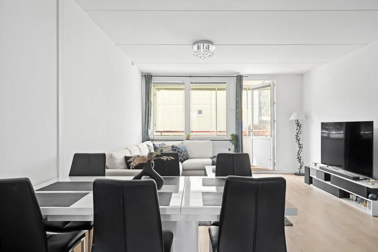 Image 1 of 1 of Timotejvägen 12