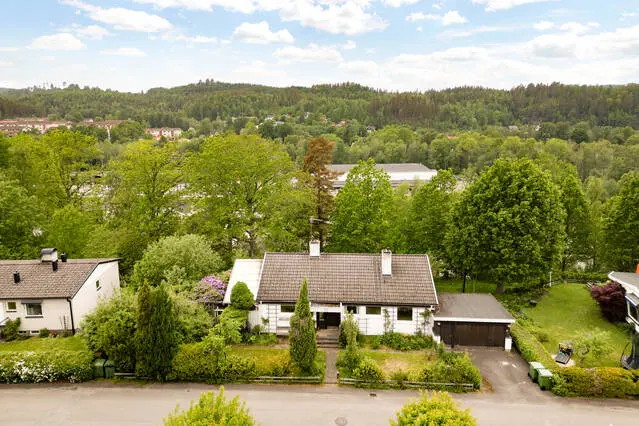 Image 1 of 1 of Hökvägen 8
