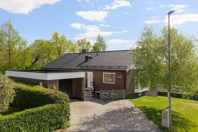 House, 8 rooms, 194 m² in Motala