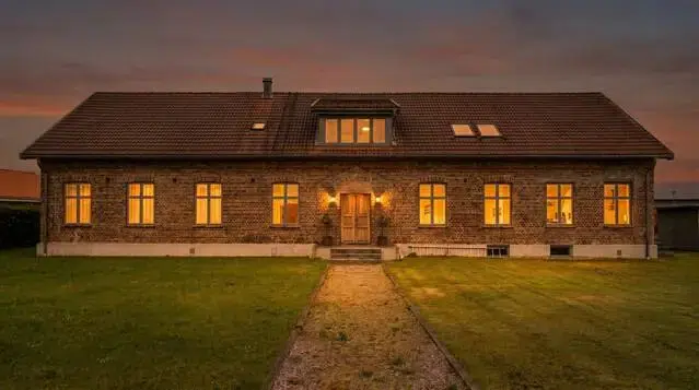 House, 8 rooms, 350 m² in Ängelholm