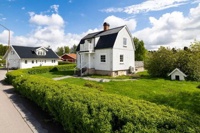 House, Åkarevägen 8, Kumla. Photo 1 of 1