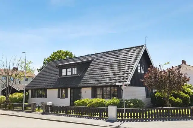 House, 6 rooms, 226 m² in Hjo
