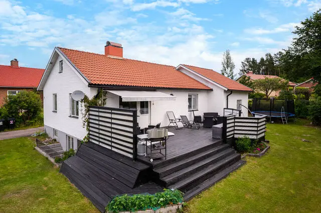 Bild 1 av 41 på Upplandsvägen 10