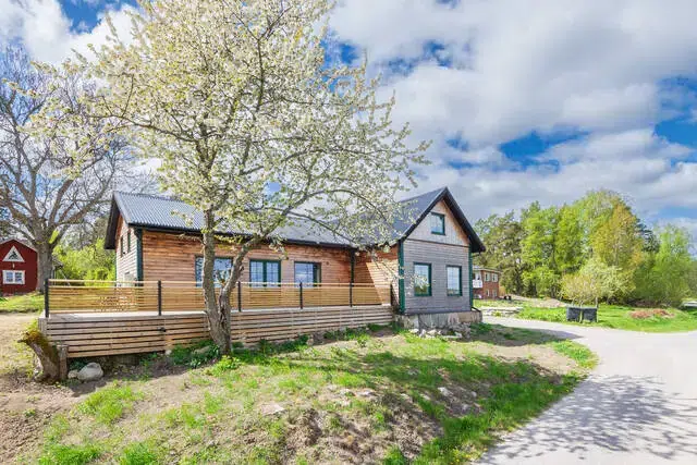 House, 5 rooms, 135 m² in Bro