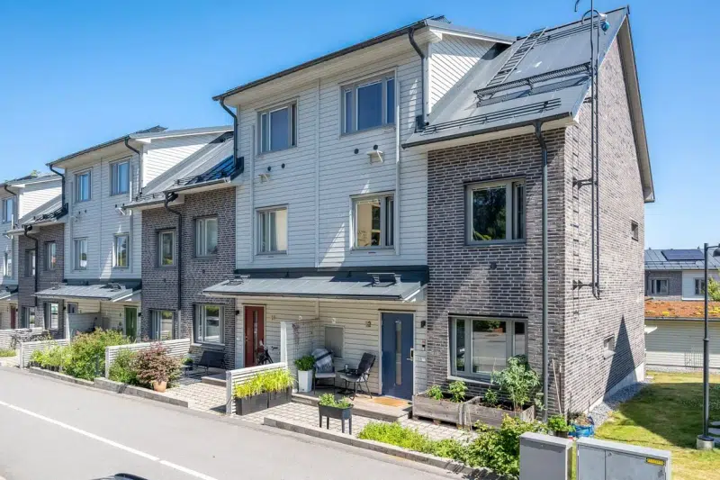 Semi-detached/terraced, 7 rooms, 160 m² in Tyresö