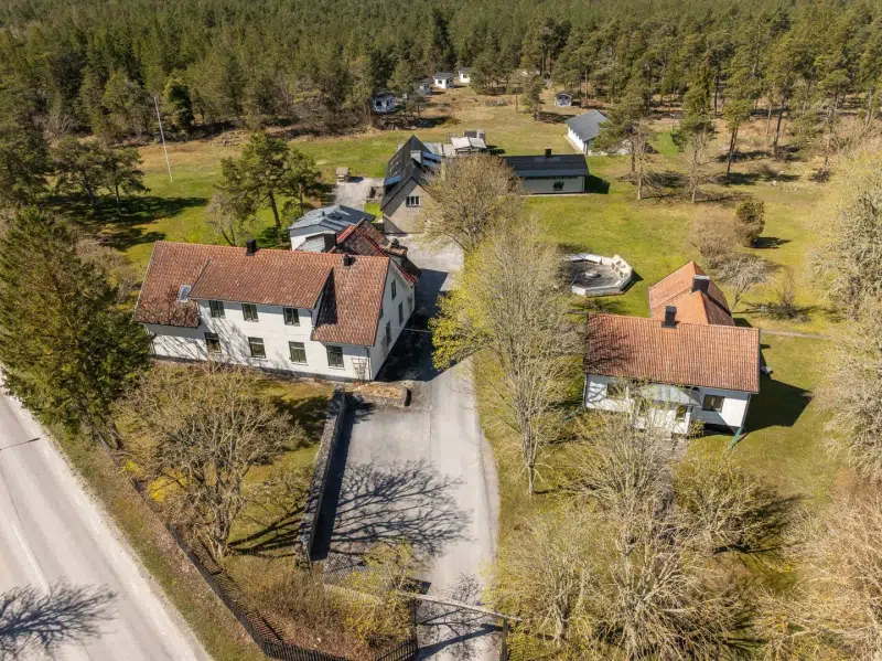 House, 15 rooms, 300 m² in Lärbro