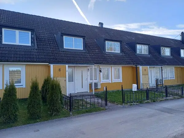 Bild 1 av 21 på Svarvarbacken 8