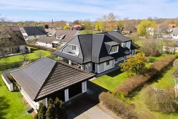 Villa, 8 rum, 330 m² i Skara